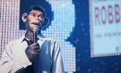 Ja, er ist es: Robbie Williams wird von einem CGI-animierten Affen und Schauspieler Jonno Davies ...