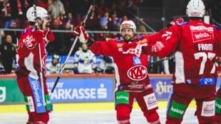 KAC-Stürmer Jan Mursak (Mi.) prägte das erste Drittel im dritten Saisonderby.