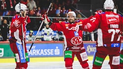 KAC-Stürmer Jan Mursak (Mi.) prägte das erste Drittel im dritten Saisonderby.