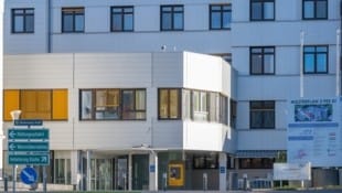 Zwei Todesfälle schockten das Klinikum in Kirchdorf. (Bild: © Haijes)