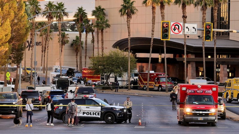 Einsatz vor dem Trump-Hotel (Bild: AFP/Ethan Miller)