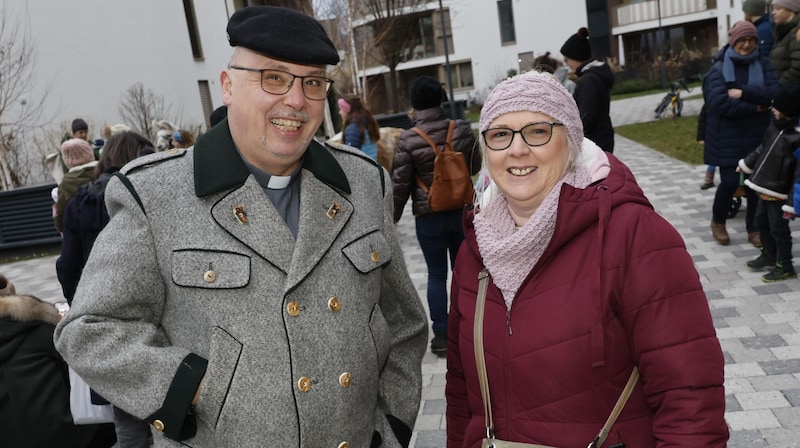 Pfarrer Josef Pletzer und Pfarrassistentin Sabine Rothauer. (Bild: Tschepp Markus)