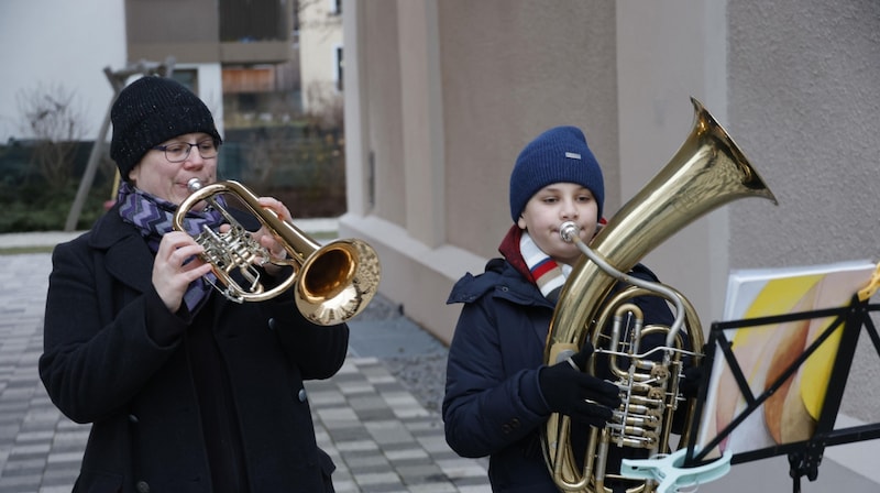 Maria und Simon Steinböck umrahmten musikalisch. (Bild: Tschepp Markus)