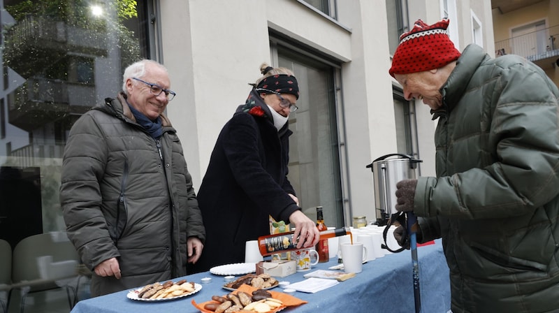 Claudia Schönegger und Christian Reisinger schenkten aus. (Bild: Tschepp Markus)