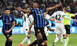 Denzel Dumfries bejubelt seinen Doppelpack für Inter Mailand im Supercoppa-Spiel gegen Atalanta ...