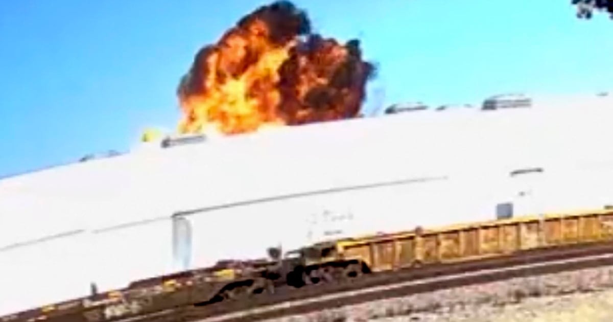 Video shows explosion - Plane crashes into building – 2 dead, 19 ...
