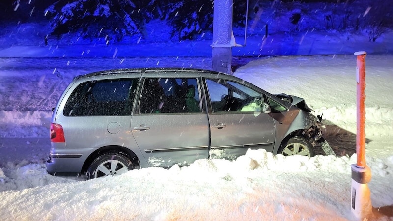 The car was on the side of the road without lighting. (Bild: ZOOM Tirol)