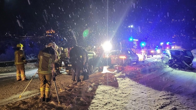 The accident resulted in a major fire department operation. (Bild: ZOOM Tirol)