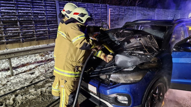 Die Feuerwehr rückte mit 25 Einsatzkräften aus. (Bild: FF Hallein)