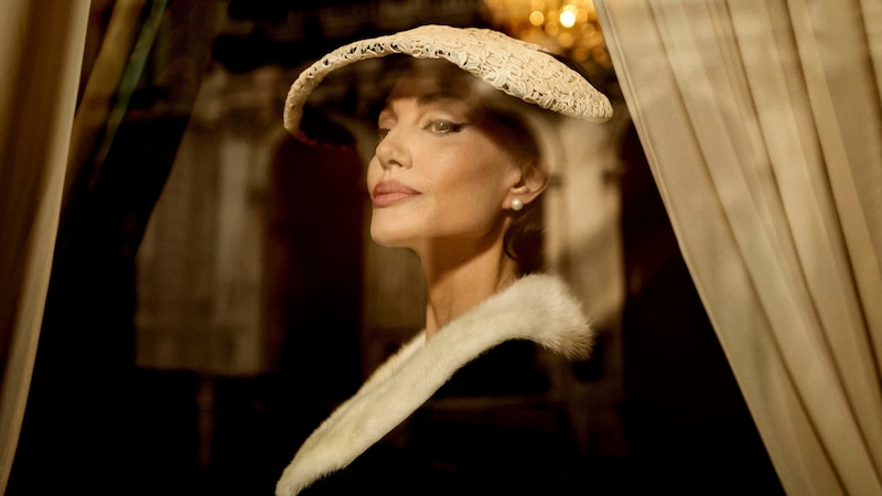 Angelina Jolie ist für ihre Rolle der Maria Callas in „Maria“ nominiert. (Bild: APA/Pablo Larraín/Netflix via AP)