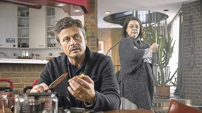 Auch Jost (Roman Knižka) und Monika Lehen (Tilla Kratochwil) verhalten sich verdächtig.