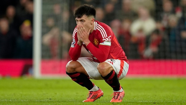 Is Manchester United really still facing the threat of relegation this season? (Bild: AP/ASSOCIATED PRESS)