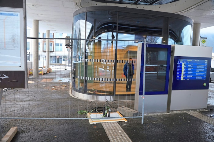 Rings um die Wartekoje herrscht – nach vier Jahren – noch Baustellenatmosphäre – ohne dass ...