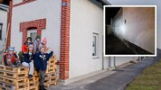Der Eindruck der Vorderansicht des kleinen, alten Fachwerkshäuschen täuscht, denn die gesamte ...