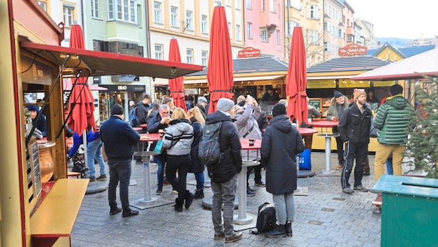 The Christmas market in Maria-Theresien-Strasse in Innsbruck was certainly busy with visitors during the day on Friday. (Bild: Johanna Birbaumer)