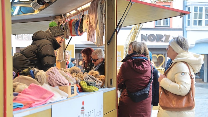 Even after the New Year, business is still going strong for the stall holders in Innsbruck. (Bild: Johanna Birbaumer)