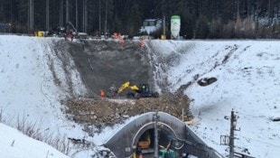 Der Hang wurde mittlerweile gesichert. (Bild: ÖBB/Michael Matt)