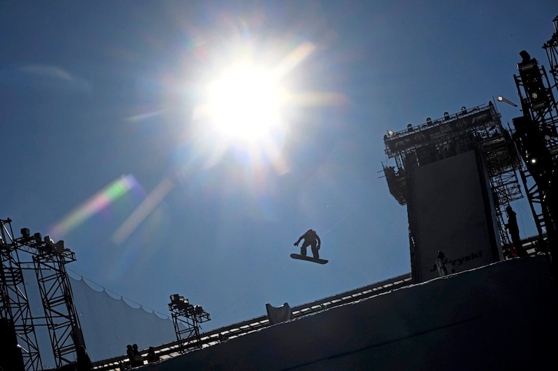 The athletes reach a height of up to eight meters. (Bild: APA/BARBARA GINDL / APA / picturedesk.com)