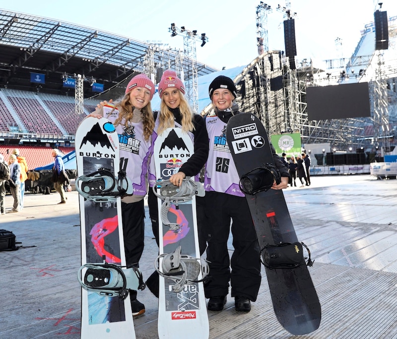 Anna Gasser (center) with Hanna Karrer from Styria and Kristina Holzfeind from Villach. (Bild: Kuess Josef/Kuess)