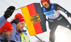 Heinz Kuttin (li.) greift mit den deutschen Girls in Villach an.