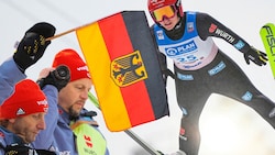 Heinz Kuttin (li.) greift mit den deutschen Girls in Villach an. (Bild: GEPA/gepa)