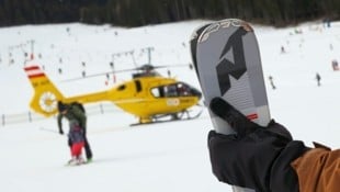 Bei einem Unfall auf der Piste ist jeder verpflichtet, Erste Hilfe zu leisten (Symbolbild).