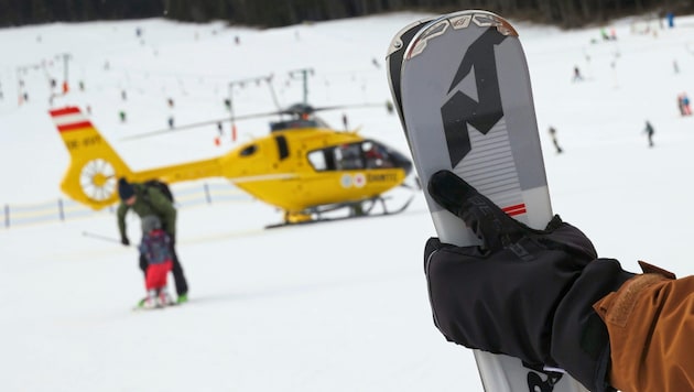Bei einem Unfall auf der Piste ist jeder verpflichtet, Erste Hilfe zu leisten (Symbolbild).