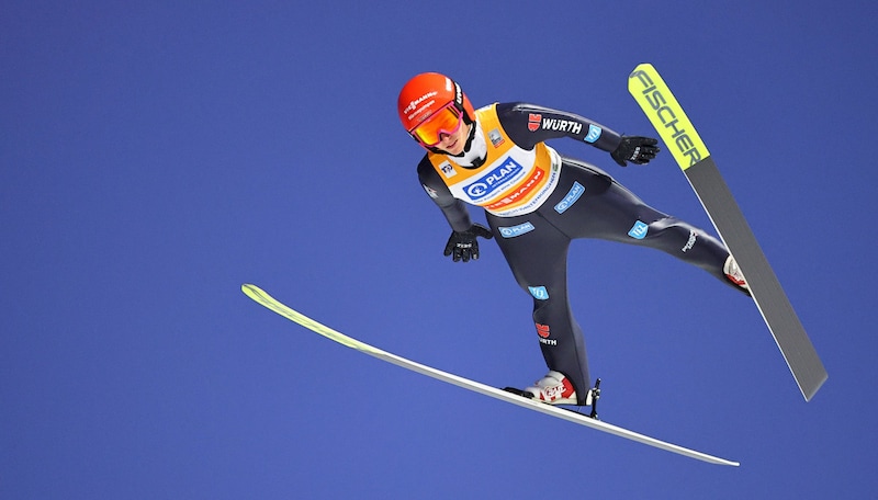 Katharina Schmid reist mit dem gelben Trikot nach Villach an. (Bild: GEPA/GEPA pictures)