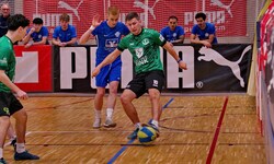 Freilassing (blau) gab ein ansprechendes Comeback beim Bandenzauber ab.
