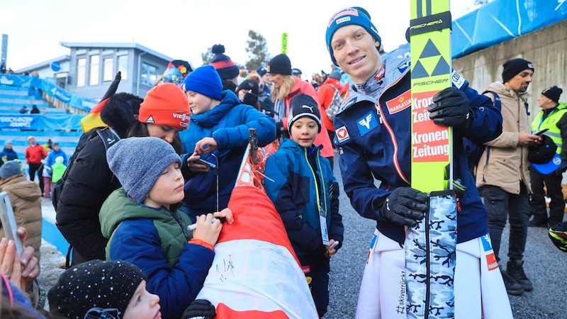 Autogramme von Quali-Sieger Hörl waren bei den Kids heiß begehrt. (Bild: Birbaumer Christof/Christof Birbaumer / Kronen Zeitung)