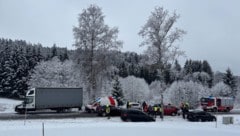 Der Unfall passierte in der froststarrenden Landschaft des Oberen Mühlviertels. (Bild: FF Vorderweißenbach, Krone KREATIV)