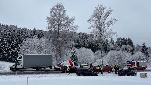 The accident happened in the frosty landscape of the Upper Mühlviertel. (Bild: FF Vorderweißenbach, Krone KREATIV)