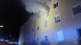 Beim Eintreffen der Feuerwehr rauchte es bereits aus den Fenstern
