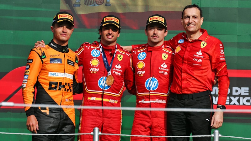 Riccardo Adami (far right) was previously Carlos Sainz's race engineer. (Bild: GEPA/GEPA pictures)