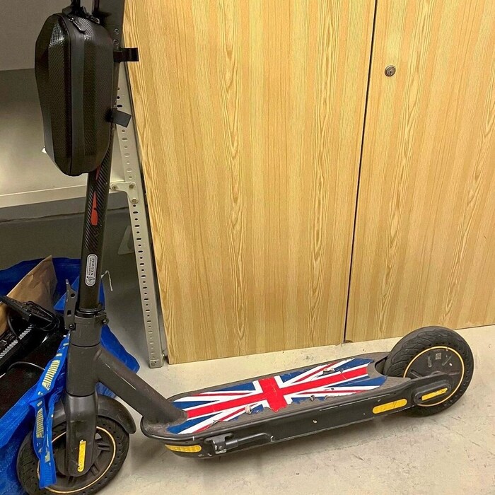 Der Besitzer dieses Scooters wird gesucht.