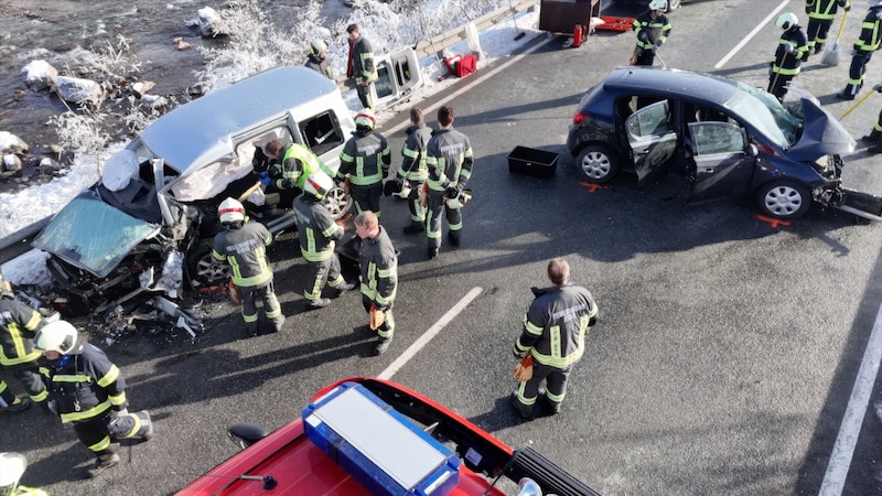 Die Unfallstelle im Überblick (Bild: Maurice Shourot)