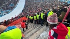 Mehr als 22.000 Besucher drängten sich in der Bergisel-Arena. (Bild: Meinert Claus)