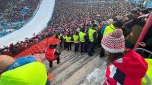 Mehr als 22.000 Besucher drängten sich in der Bergisel-Arena. (Bild: Meinert Claus)