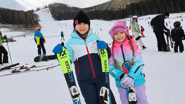 Leon (7) and Mia (6) from Sankt Margarethen an der Raab like it on the Teichalm. (Bild: Jauschowetz Christian)