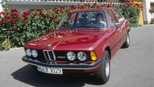 Der 3er-BMW ist einer der Jubilare 2025. Er ersetzte vor 50 Jahren die 02-Reihe. (Bild: Hersteller)