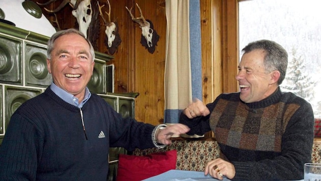 Erik Schinegger (l.) beim Plaudern mit Weltmeister Karl Schranz (r.).  (Bild: Birbaumer Christof/KRONEN ZEITUNG)