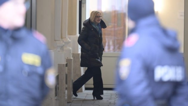 NÖ-Landeshauptfrau Johanna Mikl-Leitner auf dem Weg zur ÖVP-Sitzung. (Bild: Antal Imre/Imre Antal)