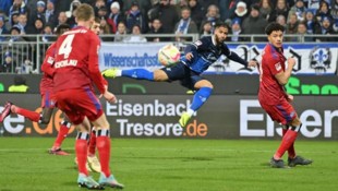 Keanan Bennetts, hier im Dress von Darmstadt 98 (mi.), wechselt zu Austria Klagenfurt. (Bild: Austria Klagenfurt/privat)