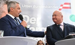 Noch im September hatte Christian Stocker seinen damaligen Parteichef Karl Nehammer im Wahlkampf ...