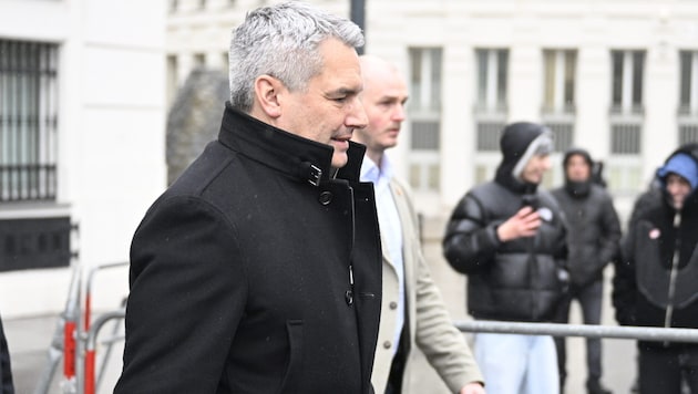 Karl Nehammer on his way to Federal President Alexander Van der Bellen on Sunday (Bild: Antal Imre/Imre Antal)