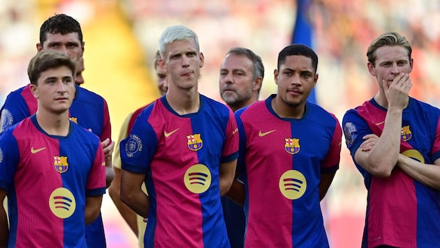 Dani Olmo (2nd from left) is no longer eligible to play for FC Barcelona. (Bild: APA/AFP/MANAURE QUINTERO)