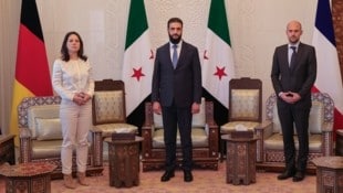 Annalena Baerbock bei ihrem Syrienbesuch mit Ahmad al-Sharaa und Jean-Noel Barrot