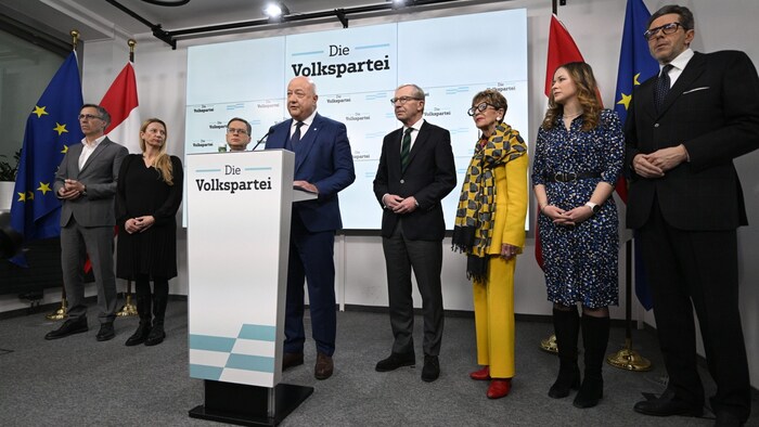Stocker zusammen mit den Spitzenvertretern der ÖVP und ihrer Teilorganisationen