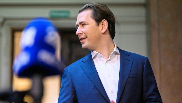 Der Plan für das Polit-Comeback von Kurz als ÖVP-Chef ist auf den letzten Metern geplatzt. Warum, darüber gibt es jetzt zwei Versionen. (Bild: EPA/Christian Bruna)