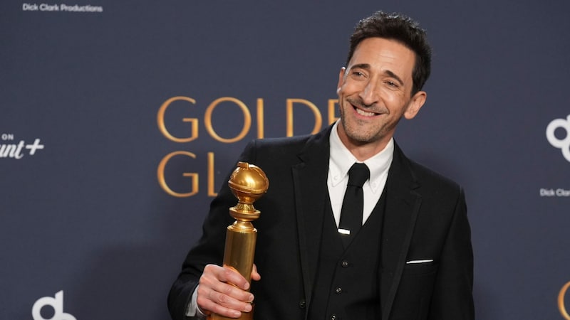 Adrian Brody nahm seine Eltern zur Preisverleihung mit, bei dem er die Auszeichnung für den Besten Schauspieler in einem Drama erhielt.  (Bild: APA/Chris Pizzello/Invision/AP)